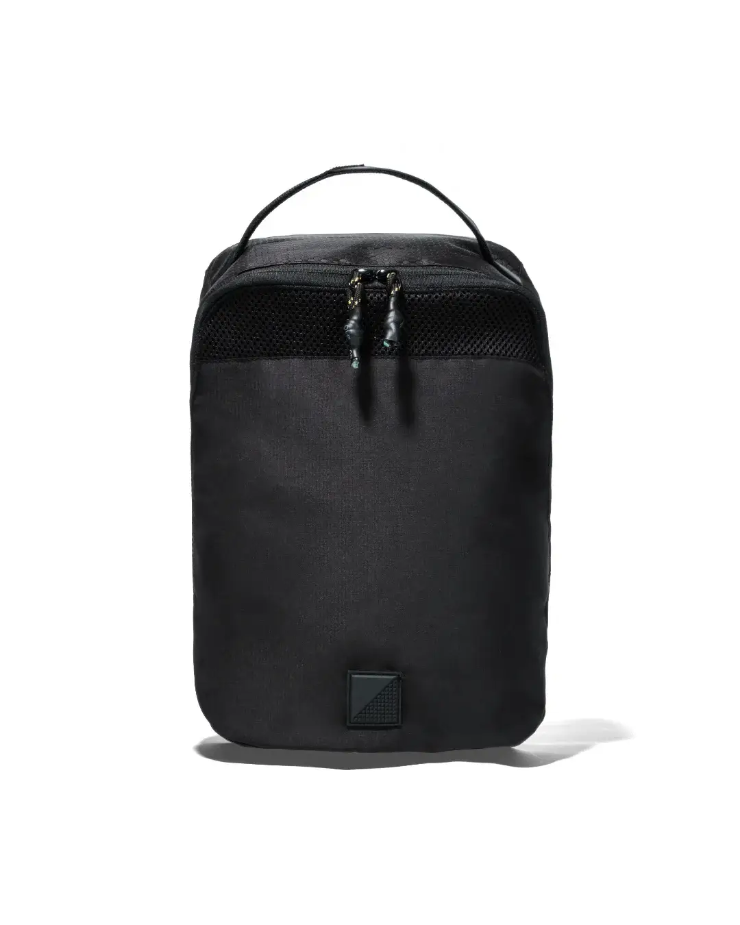 Straight front view of black SYMA Cubic highlighting its symmetrical upper mesh ventilation panel, dual zippers, and structured profile. Ventilated travel shoe bag.