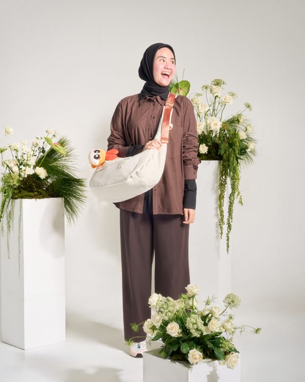 Fable Sling Bag Light Cream