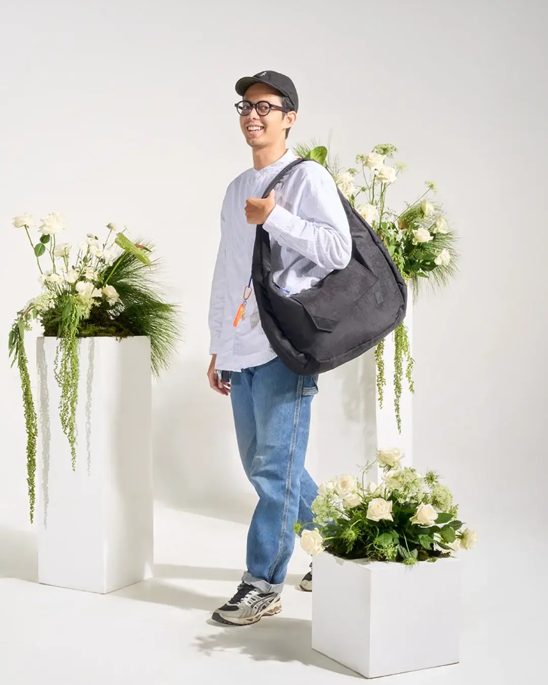 Fable Sling Bag Black - Image 2