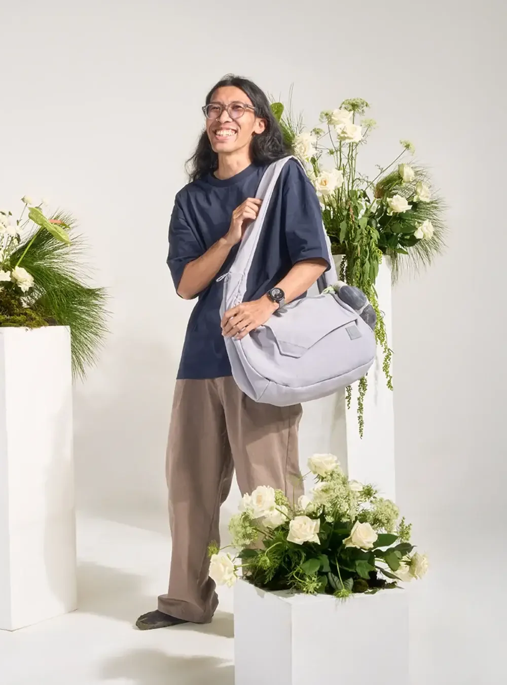Alternative view of Fable Sling Bag Light Grey