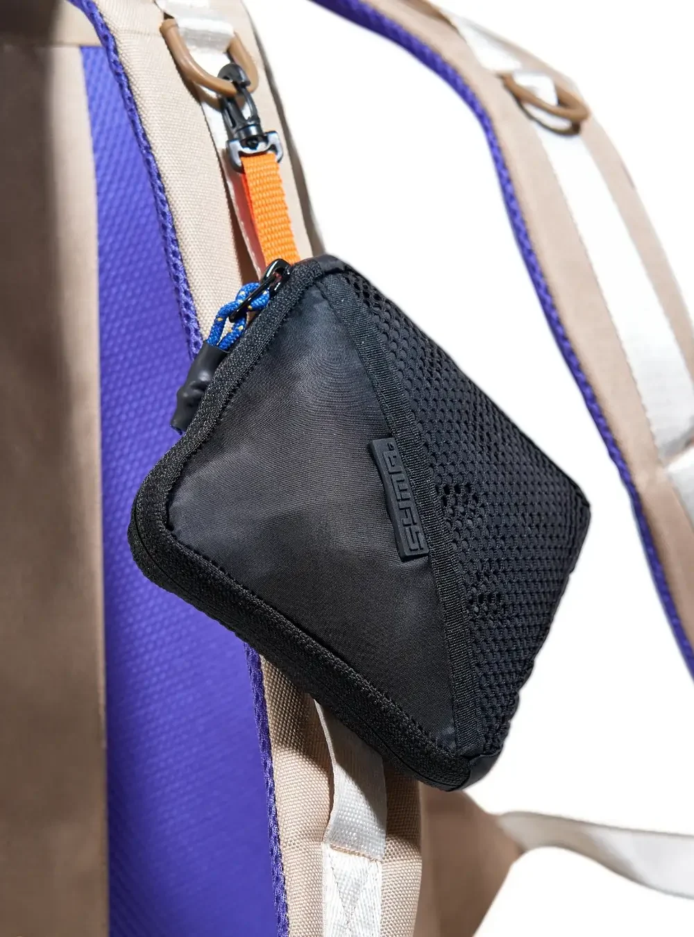 Alternative view of Daytripper Rain Cover Bag